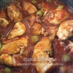 Pollo guisado en salsa de tomate. mundial recetas. recetas de cocina mundial