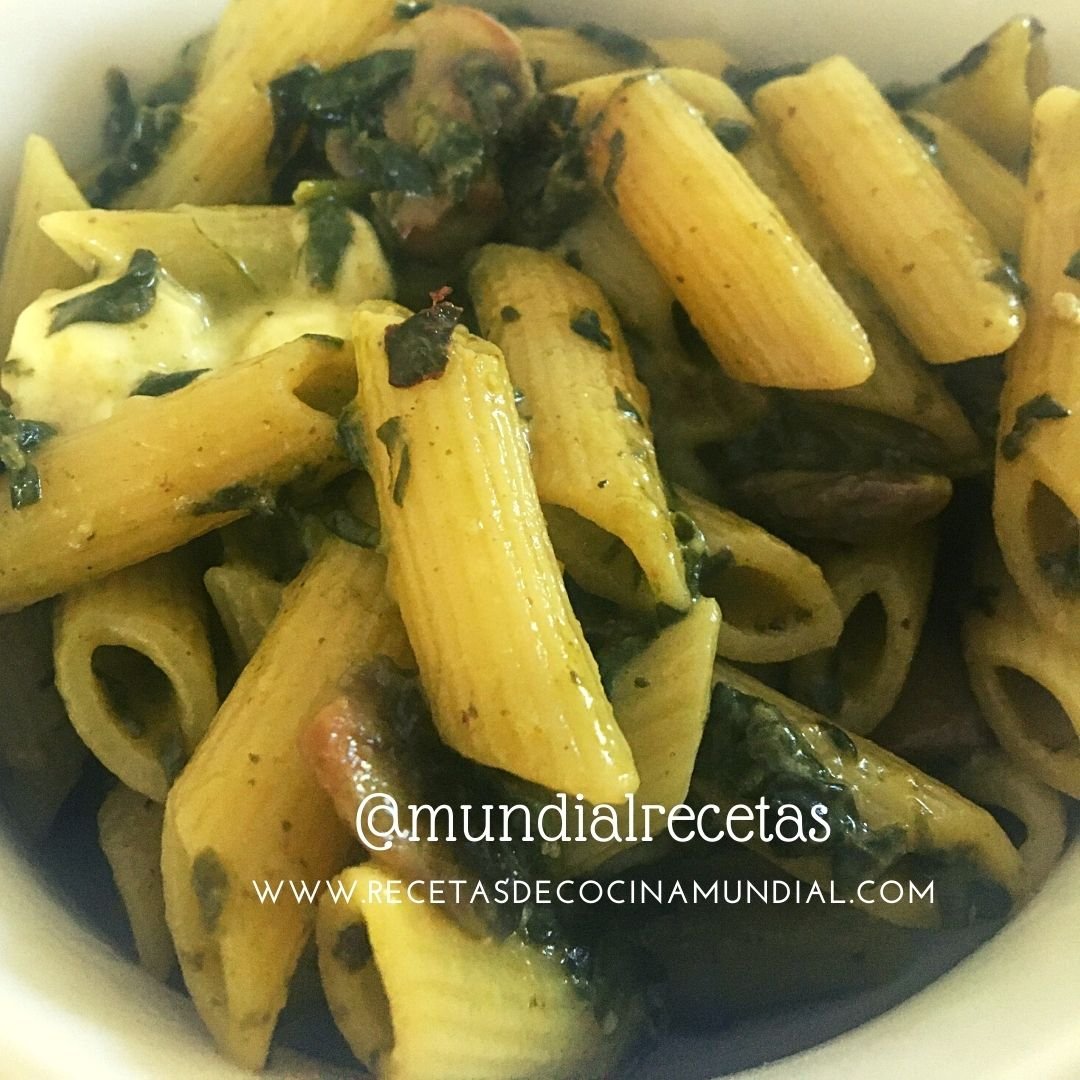 Pasta Pesto de Espinacas y Champiñones. mundial recetas. recetas de cocina mundial