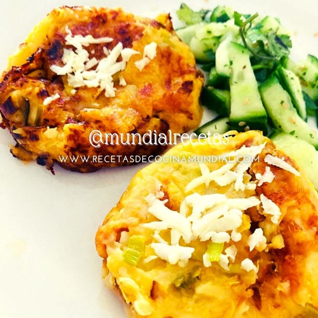 Llapingachos. Las tortillas de papa rellenas con queso de ecuador.