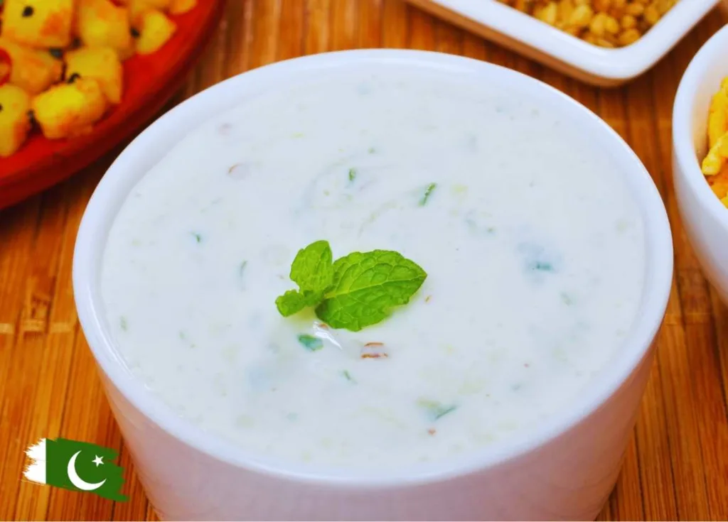 Raita. Comida Pakistaní. Raita de pepino