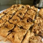 Pastel de dátiles y nuez en cuadritos