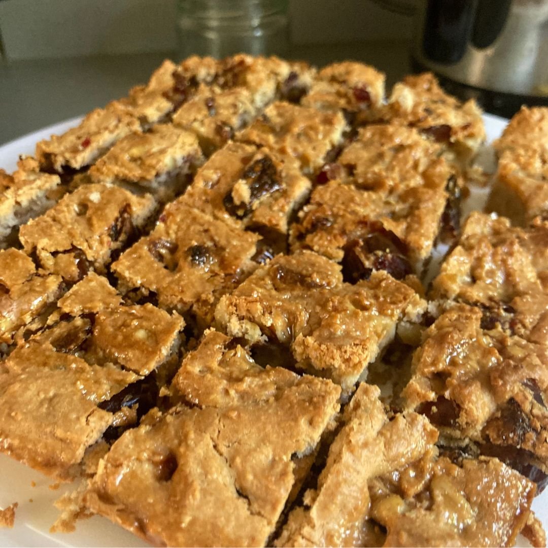 Pastel de dátiles y nuez en cuadritos