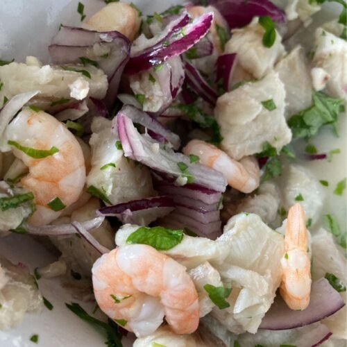 Ceviche de pescado con camarones