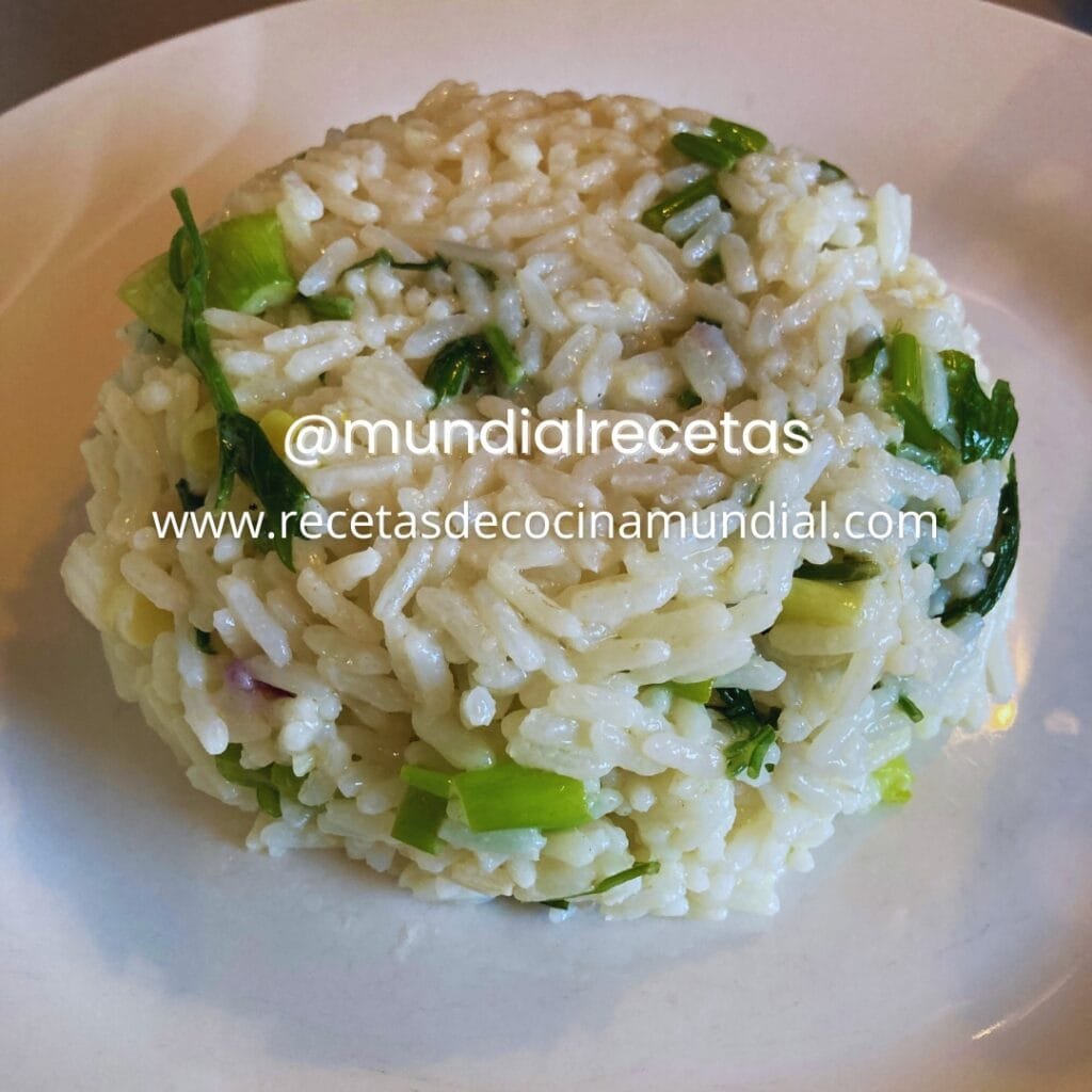 arroz de coco, con cebollin y espinaca