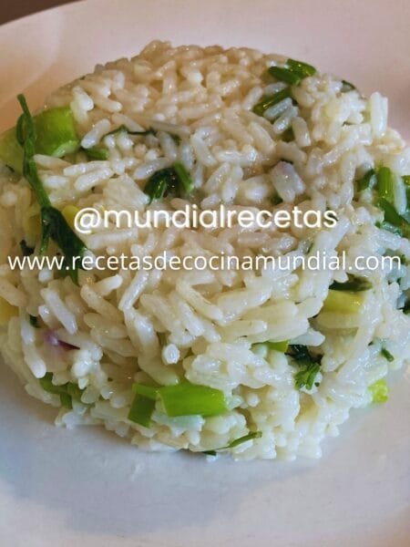 arroz de coco, con cebollin y espinaca
