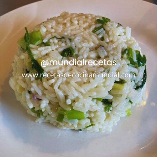 Arroz de Coco y Vegetales Verdes: Cremoso, Aromático y Sabroso