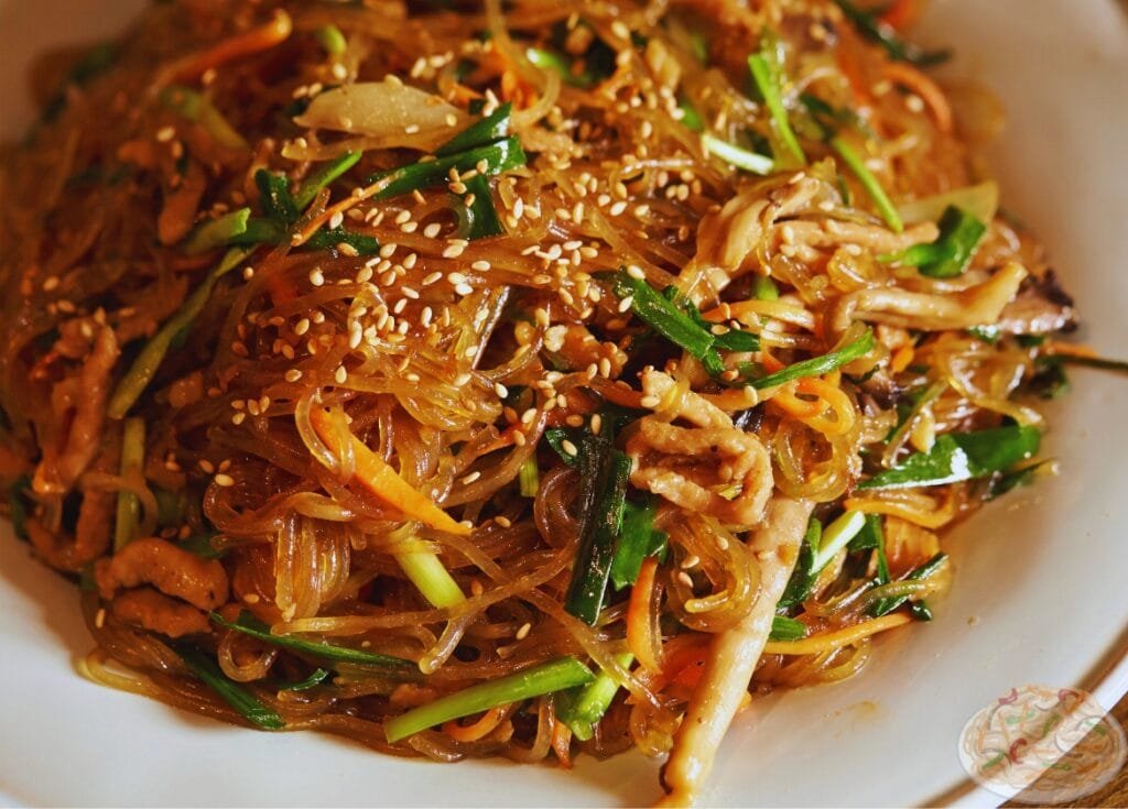 Japchae plato de Corea del Sur
