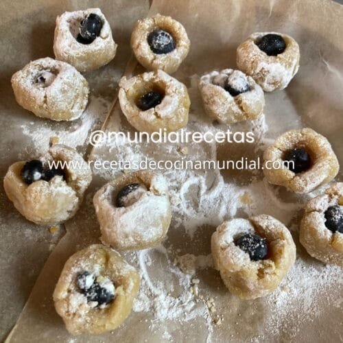 Galletas de Harina de Almendras Rellenas de Arándanos (Fácil)
