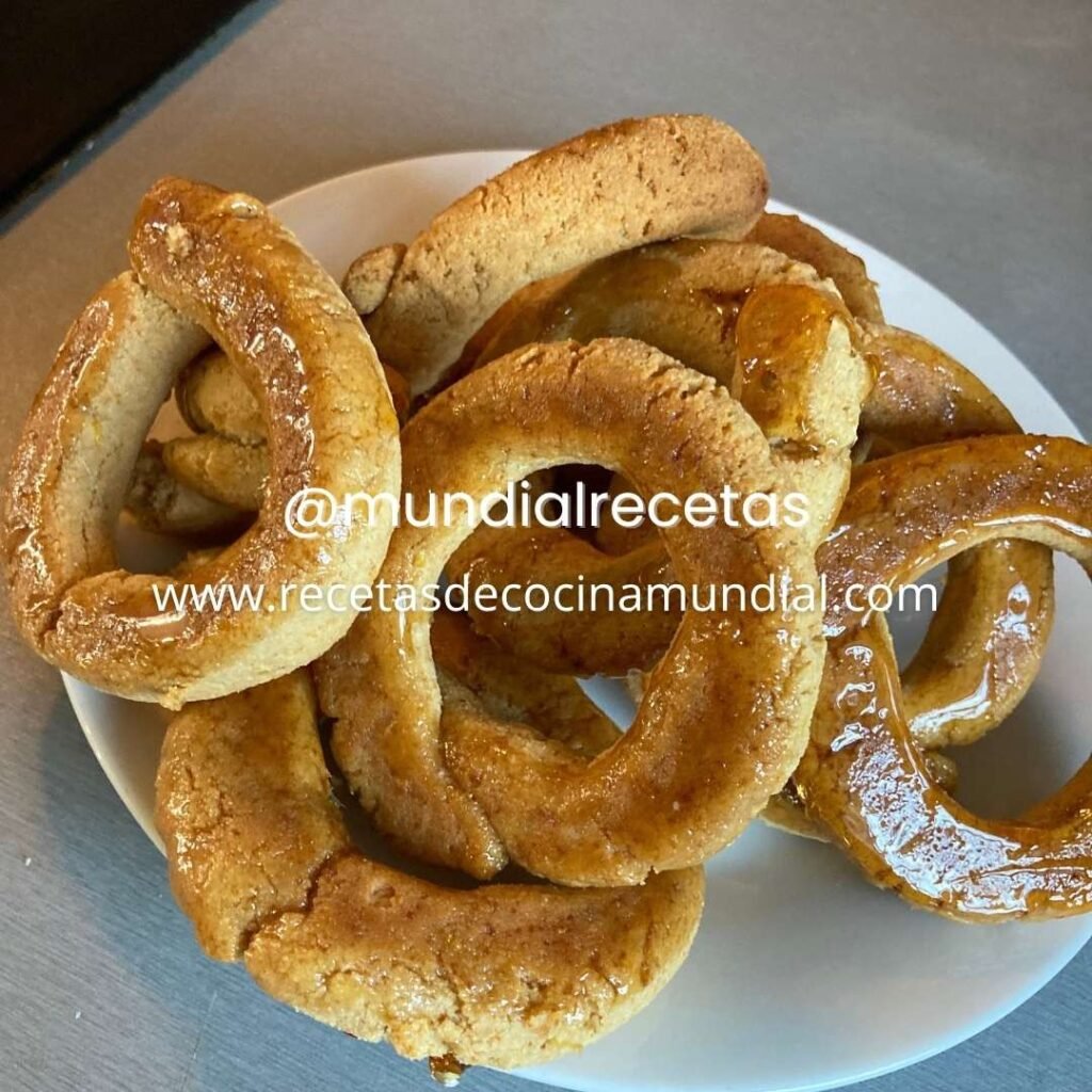roscas de almendras sin gluten con acabado brillante de almíbar