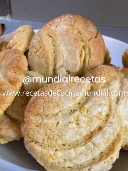Galletas caseras de naranja suaves con diseño tipo concha marina.