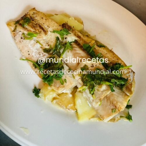 Filete de pescado al horno con papas: una receta sencilla, saludable y llena de sabor