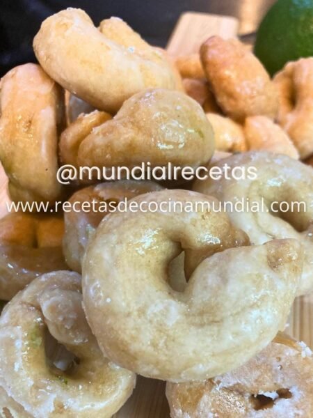 roscas de limón y vino con glaseado blanco tradicional canario