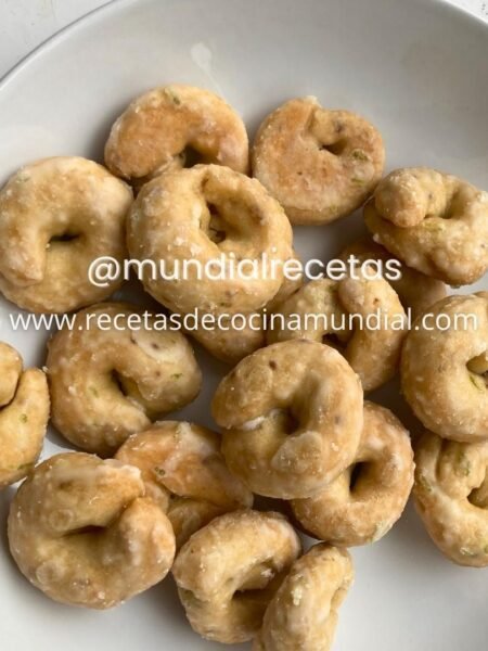 rosquetes de vino canarios tradicionales con glaseado blanco